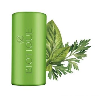 Biotique Bio Basilikum und Petersilie - Revitalisierende Körperseife 150 g Biotique Bio Basilikum und Petersilie - Revitalisierende Körperseife 150 g