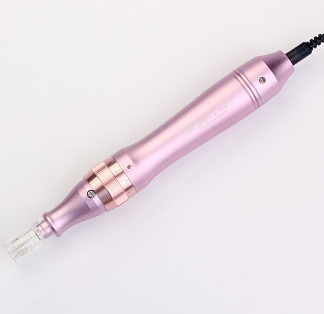 Mikro-Nadel Dermapen von Dr. Pen - akkubetrieben, inkl. 2x Einwegnadeln, in Farbe Violett